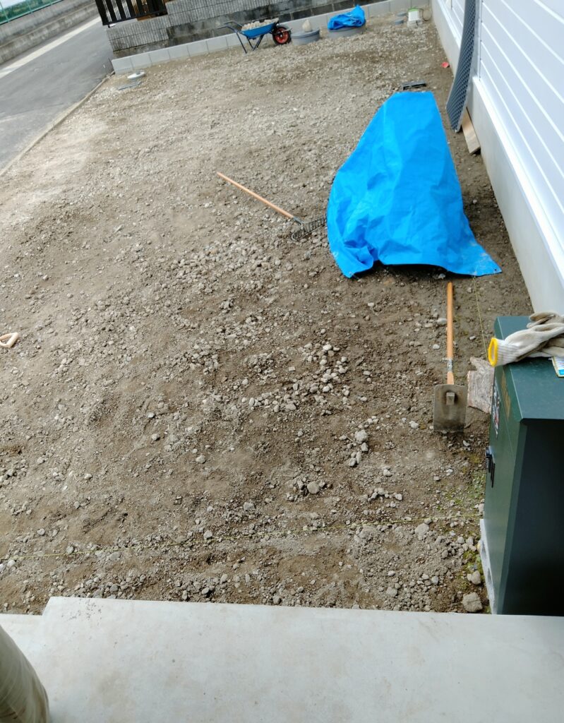 19m×7mの駐車場の整地。水糸設置は4か所